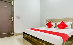 Flagship Hotel Big Boss  3*